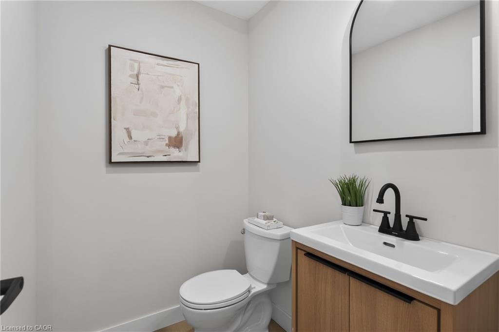 325 Queensdale Avenue E Property Photo 21