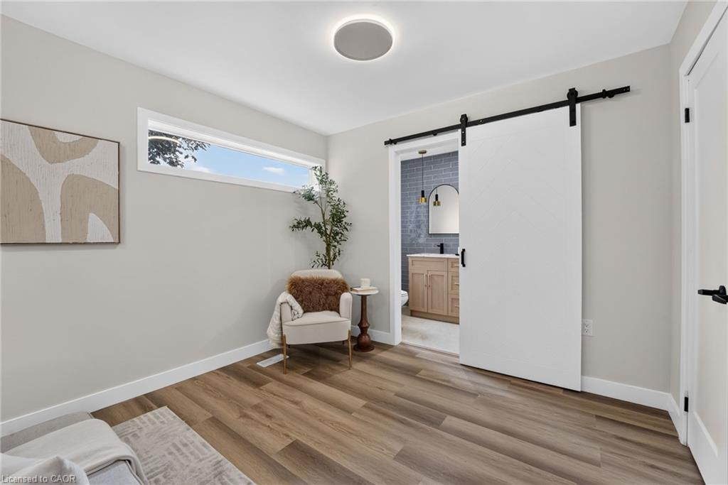 325 Queensdale Avenue E Property Photo 30