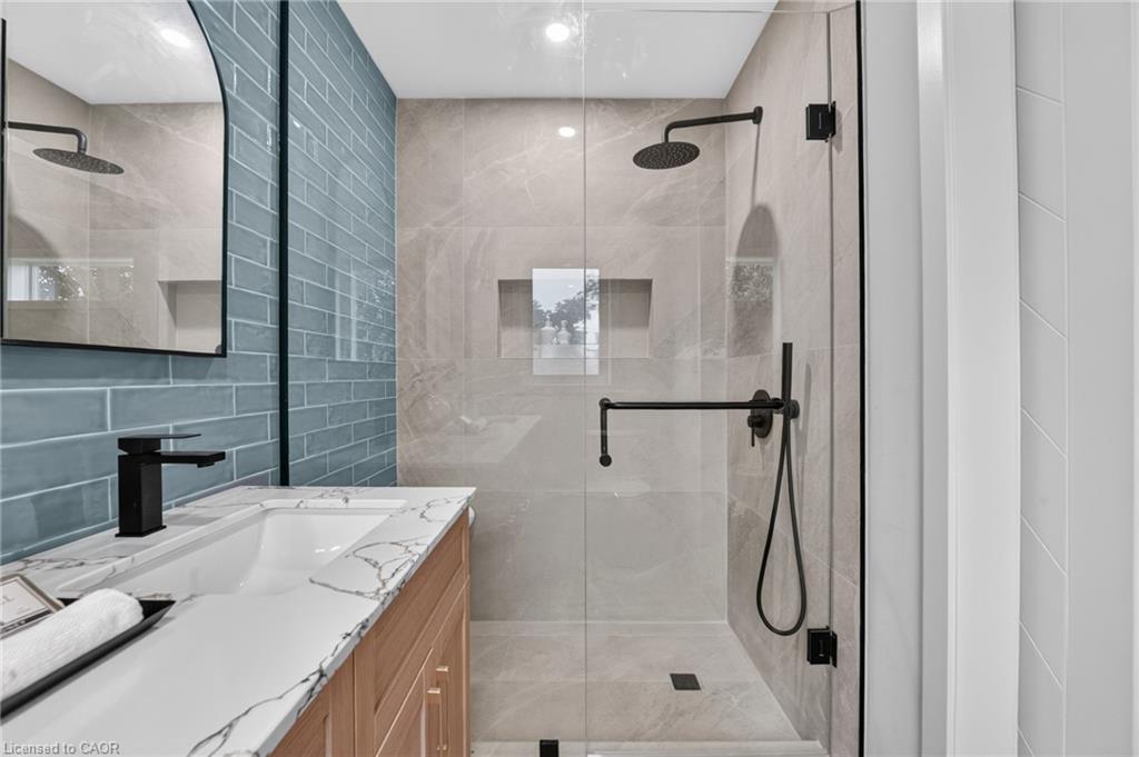 325 Queensdale Avenue E Property Photo 32