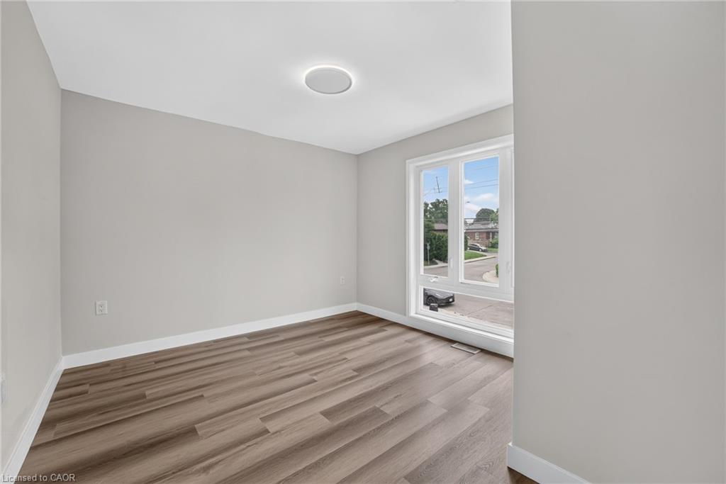 325 Queensdale Avenue E Property Photo 36
