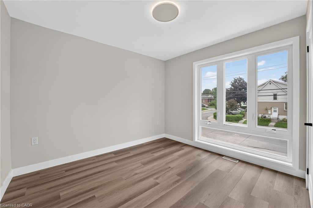 325 Queensdale Avenue E Property Photo 37