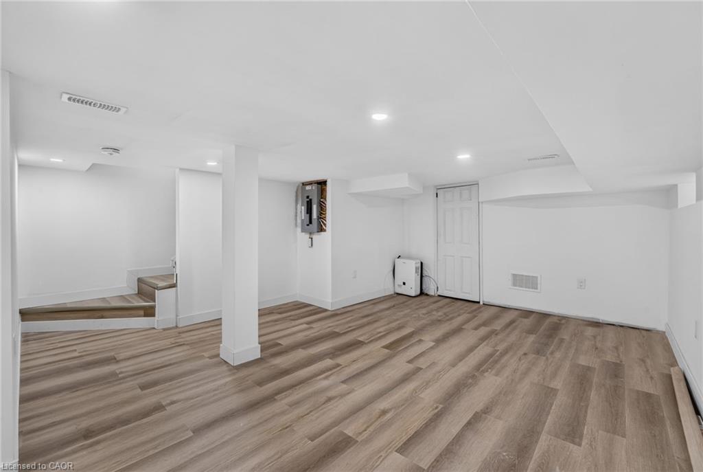 325 Queensdale Avenue E Property Photo 42