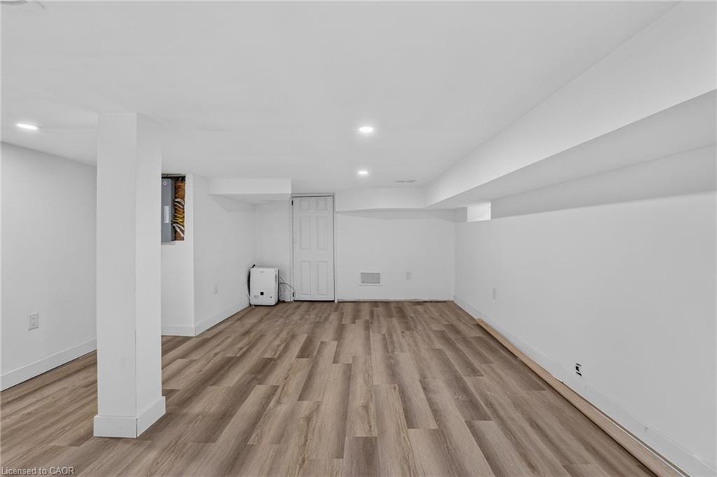 325 Queensdale Avenue E Property Photo 43