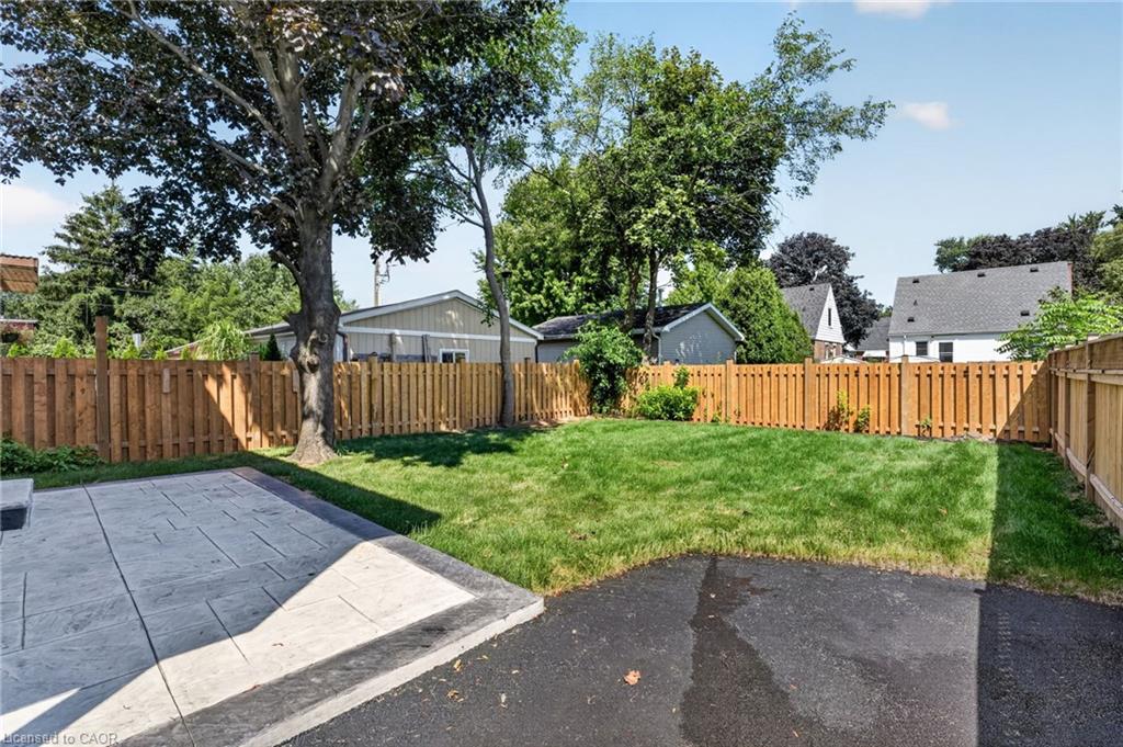 325 Queensdale Avenue E Property Photo 44