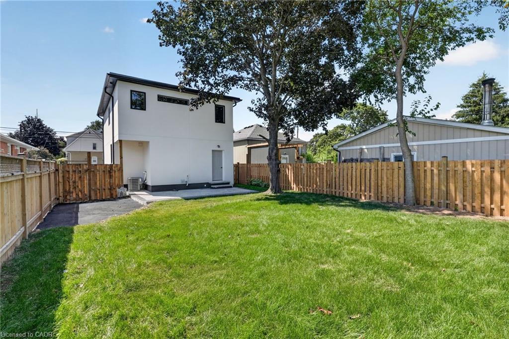 325 Queensdale Avenue E Property Photo 45