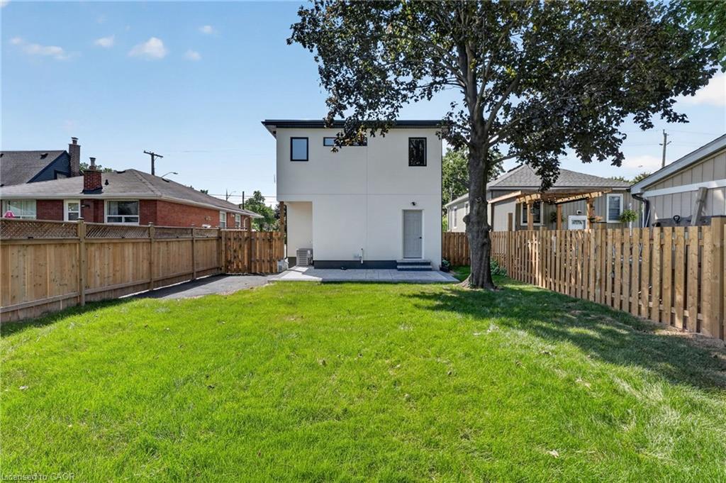 325 Queensdale Avenue E Property Photo 46