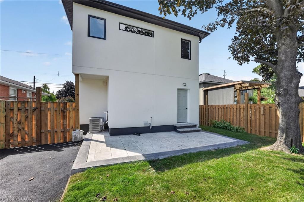 325 Queensdale Avenue E Property Photo 47