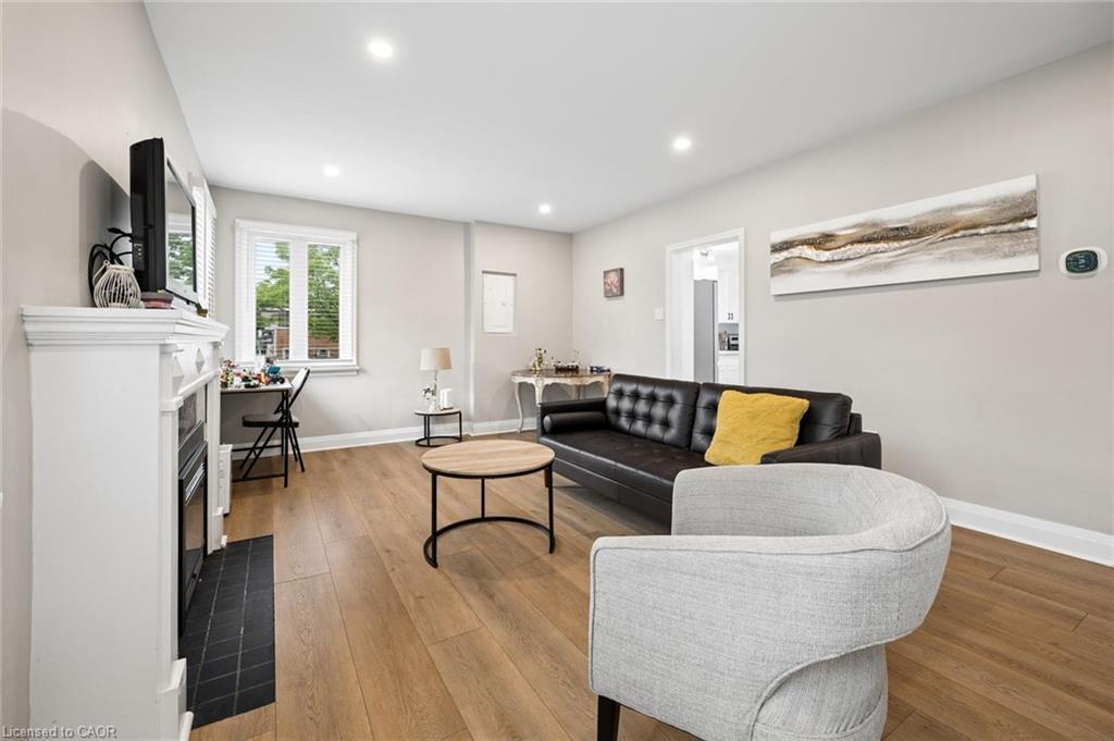 1030 Queens Boulevard Property Photo 8