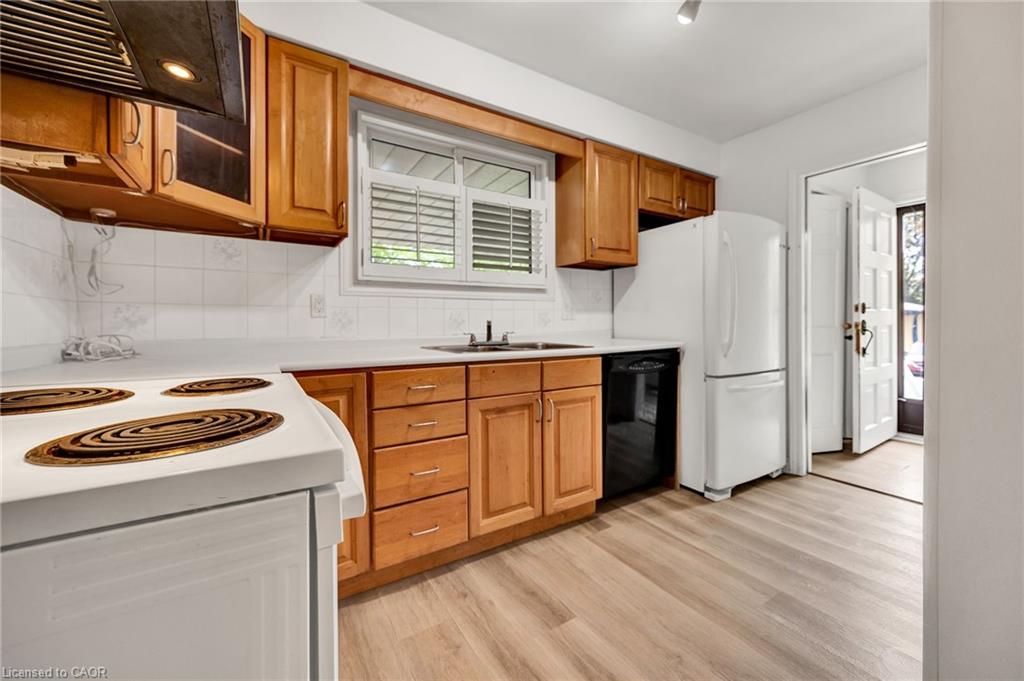 514 Fallingbrook Drive Property Photo 3