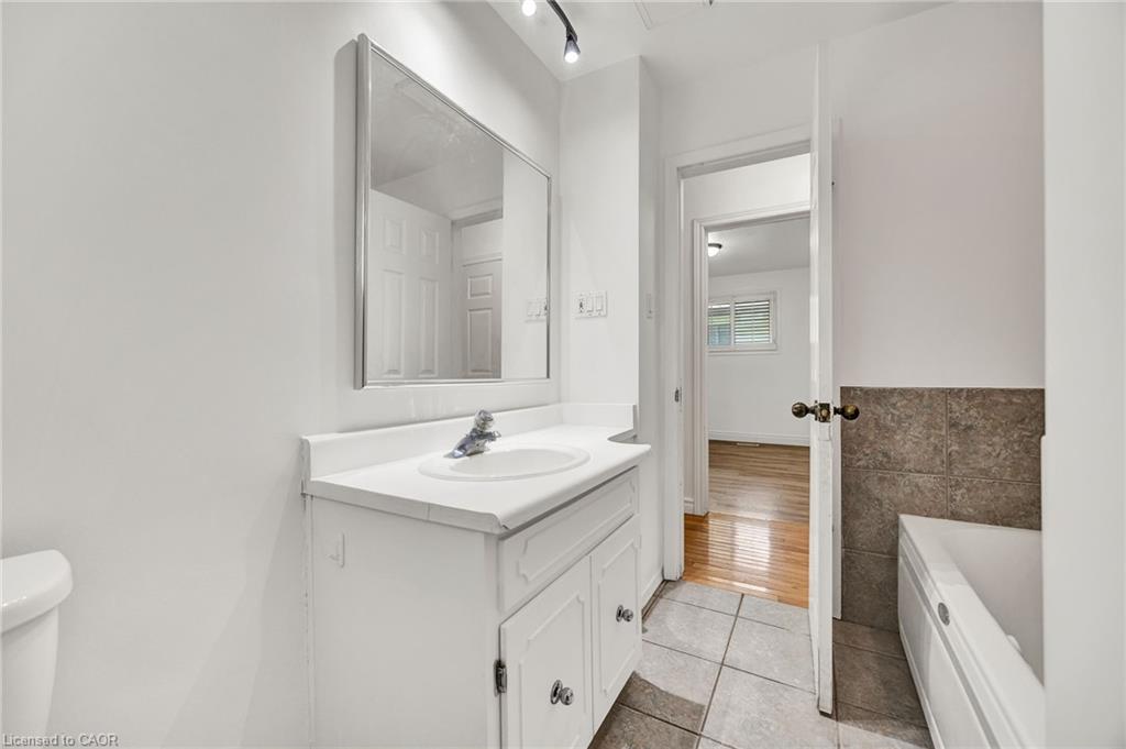 514 Fallingbrook Drive Property Photo 12