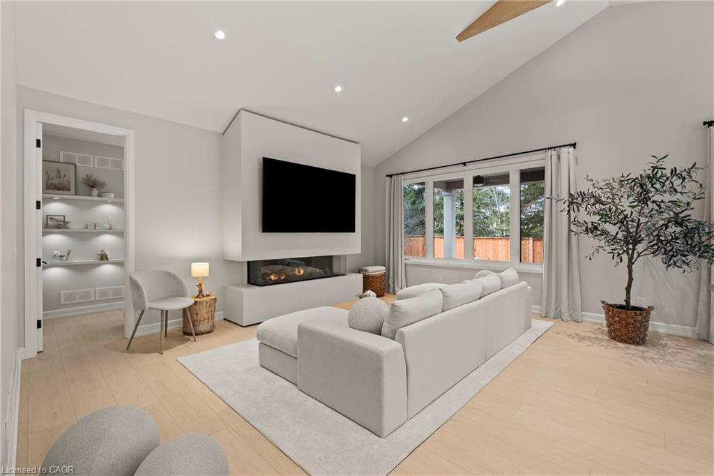 27 Maple Leaf Avenue S Property Photo 4