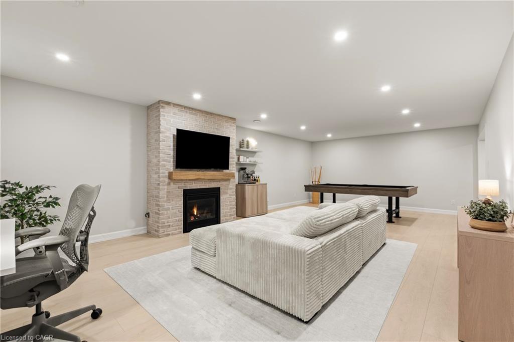 27 Maple Leaf Avenue S Property Photo 29