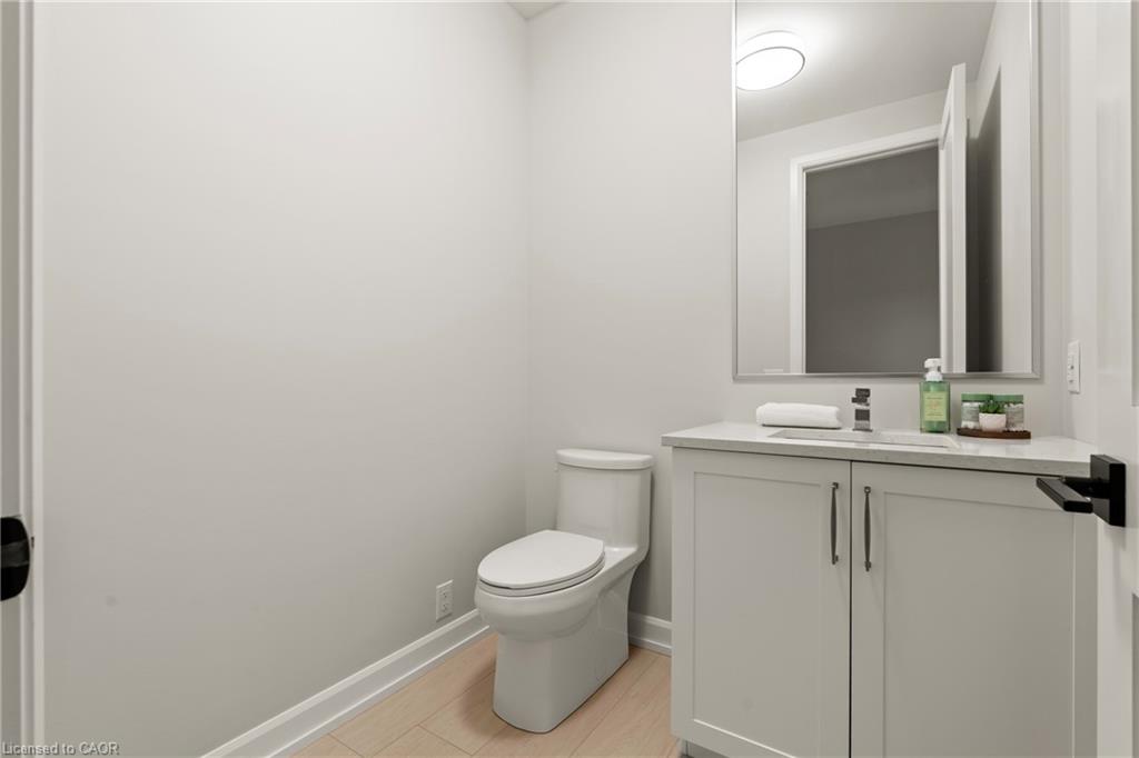 27 Maple Leaf Avenue S Property Photo 38