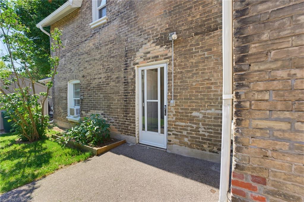 112 Grand River Avenue Property Photo 5