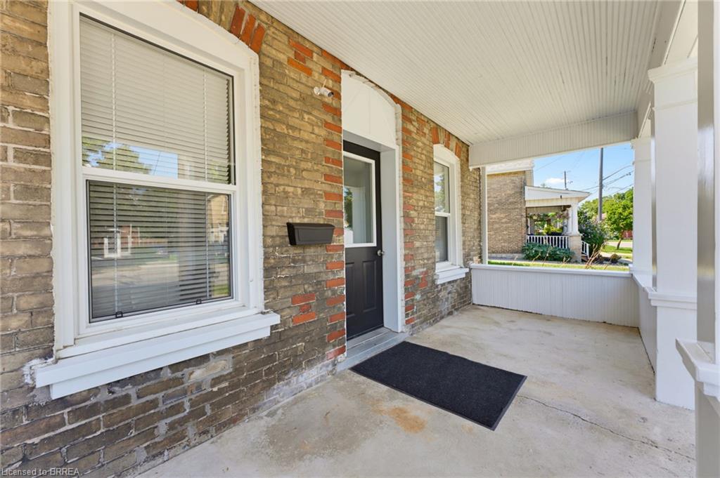 112 Grand River Avenue Property Photo 6