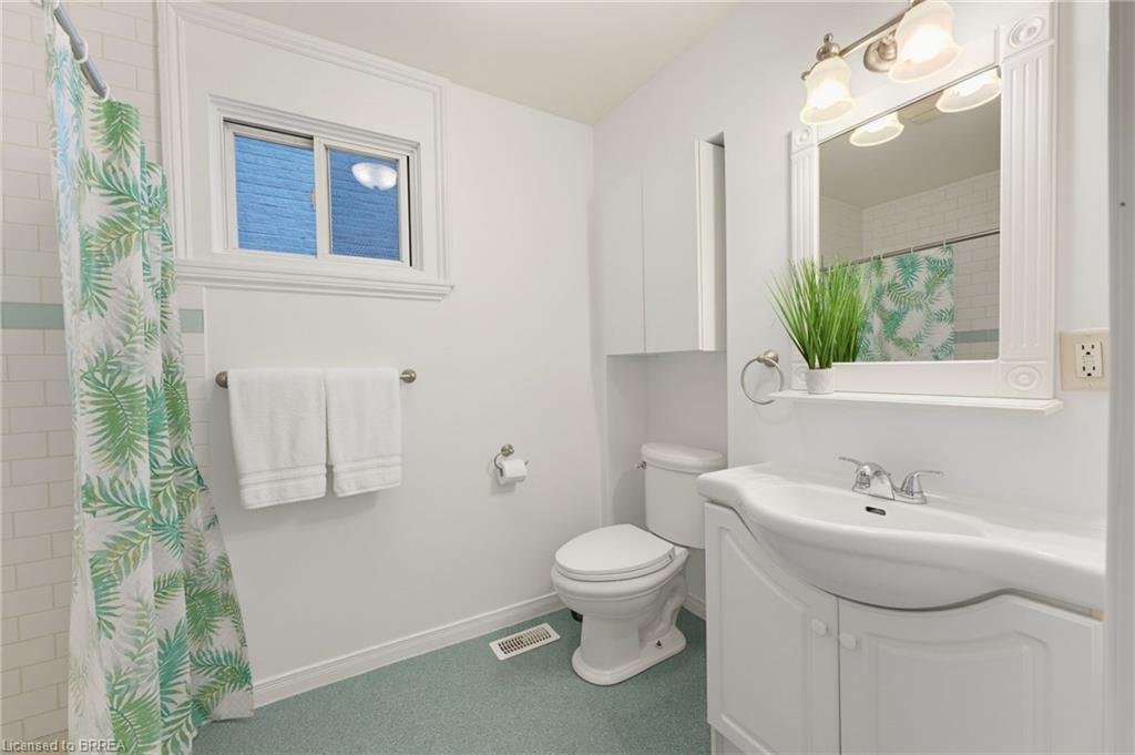 112 Grand River Avenue Property Photo 13