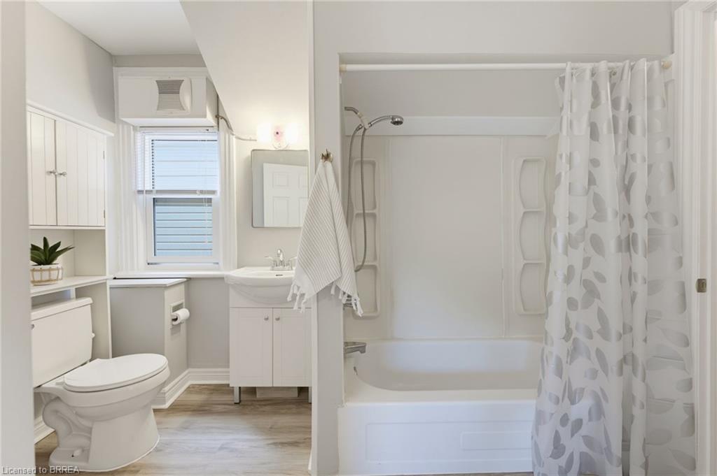 112 Grand River Avenue Property Photo 25