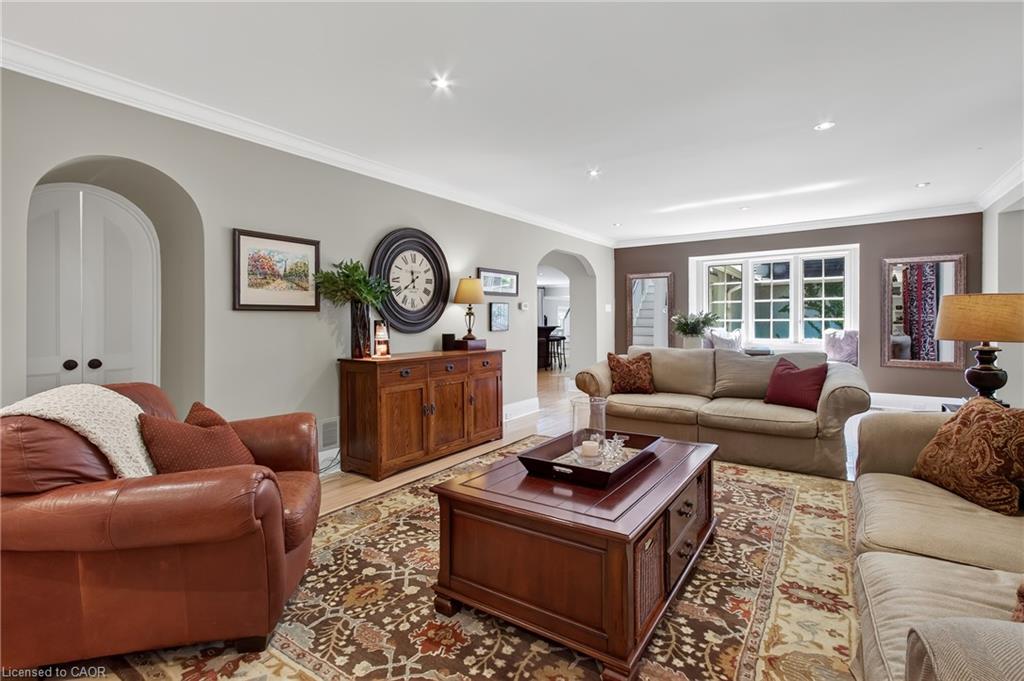 1391 Queen Victoria Avenue Property Photo 8