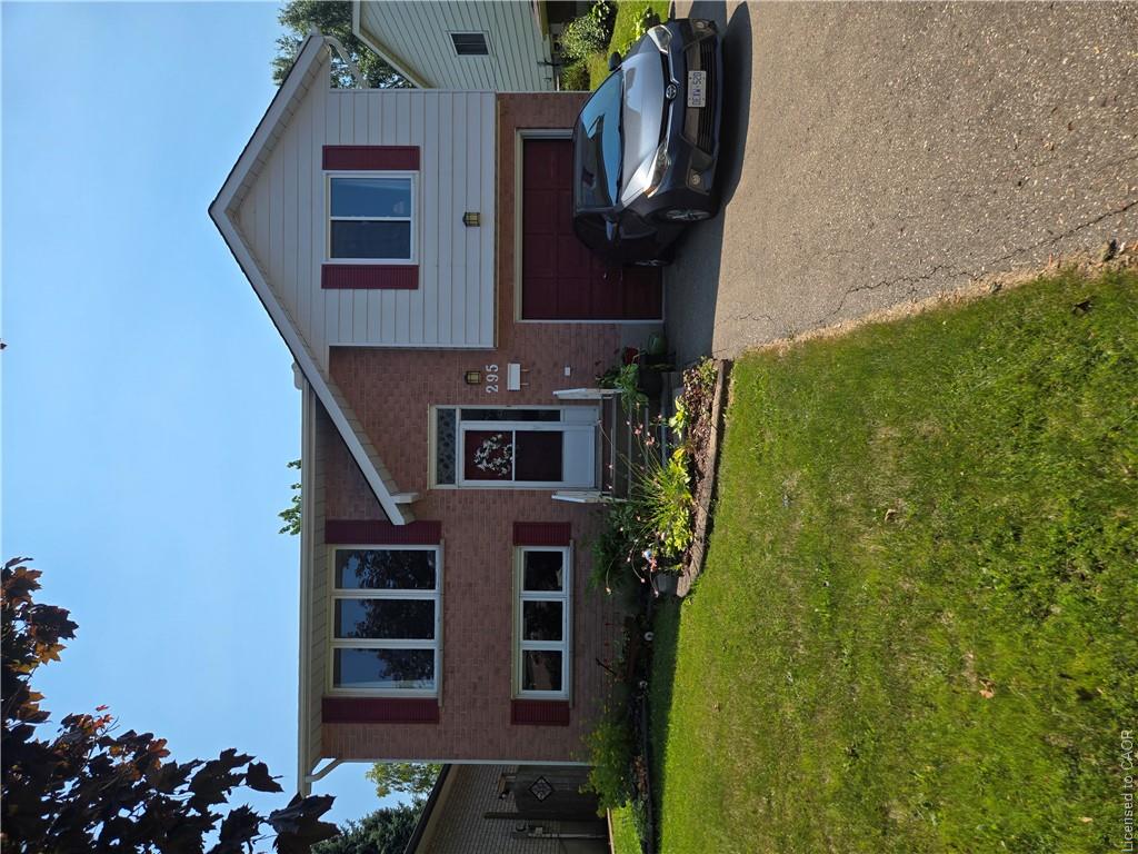 295 White Rock Crescent Property Photo 1