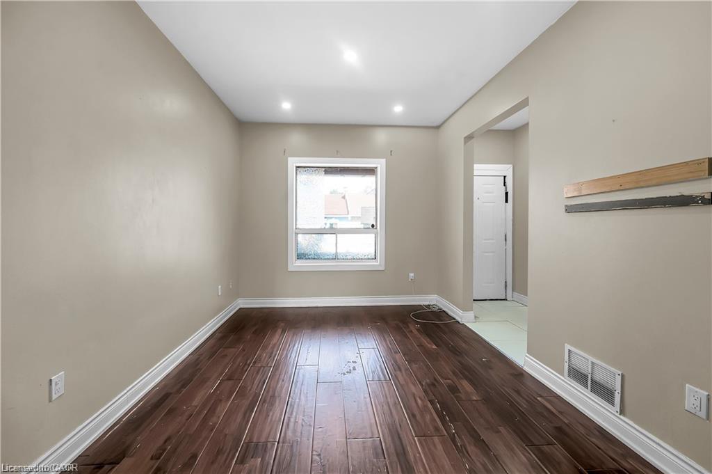 334 Cannon Street E Property Photo 6