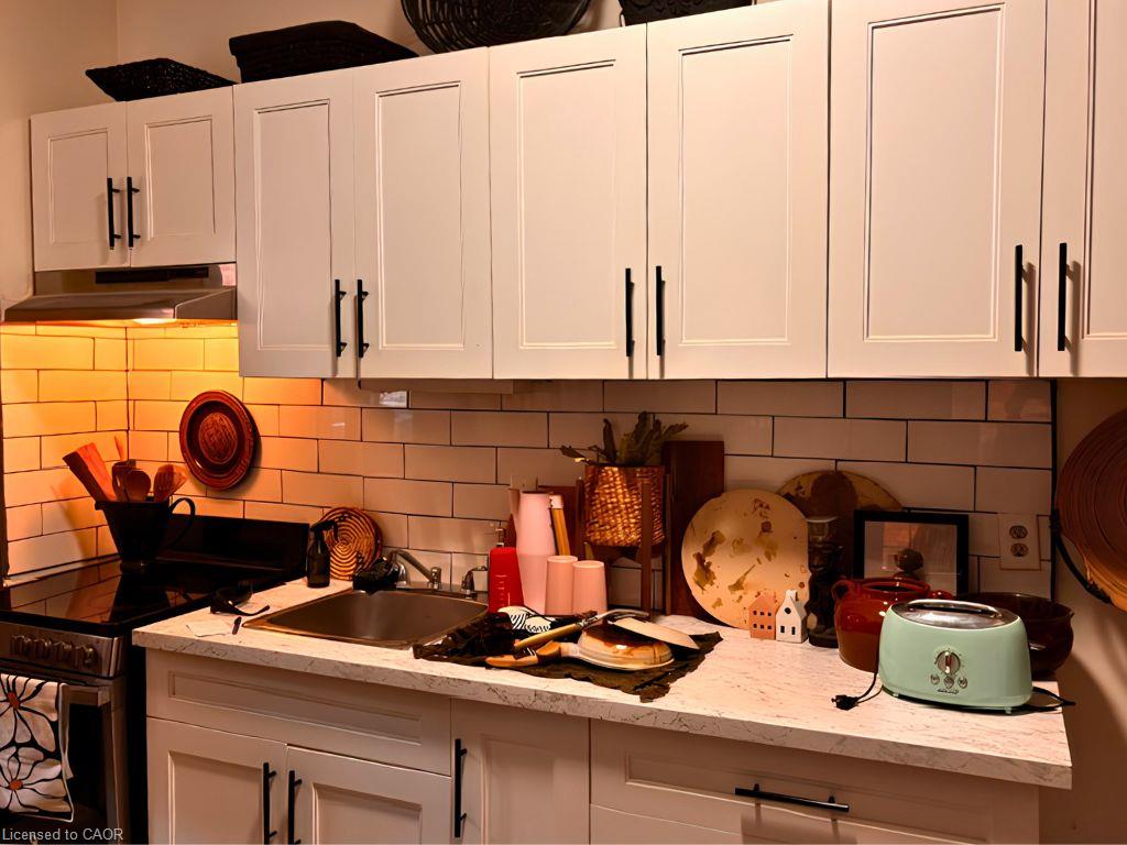 9a Wentworth Street N Property Photo 3