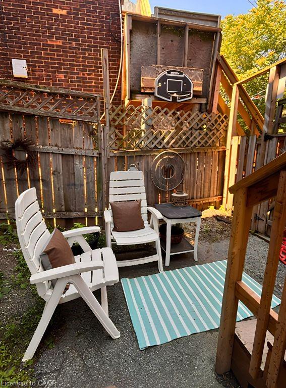9a Wentworth Street N Property Photo 8