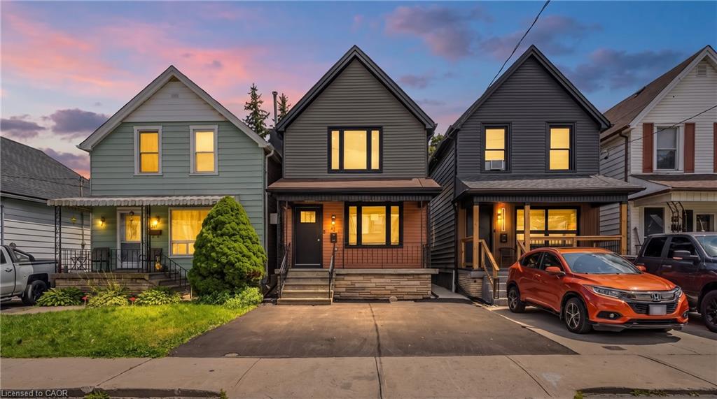 40 Glendale Avenue N Property Photo 1