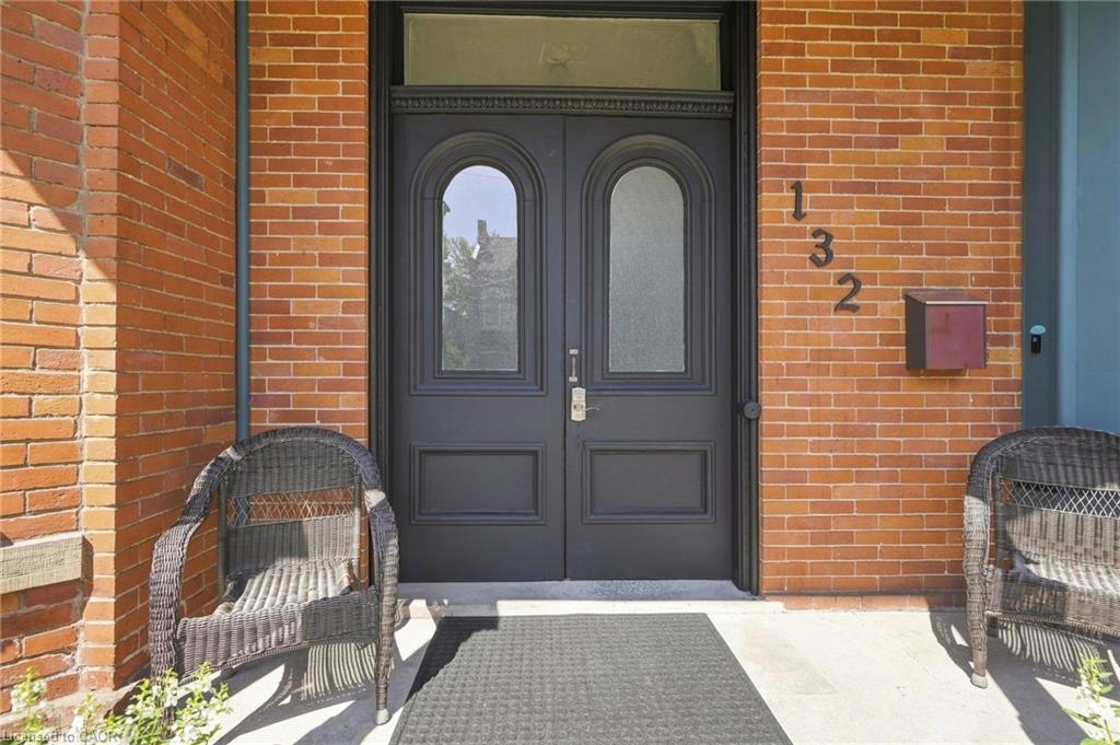 132 Emerald Street S Property Photo 4