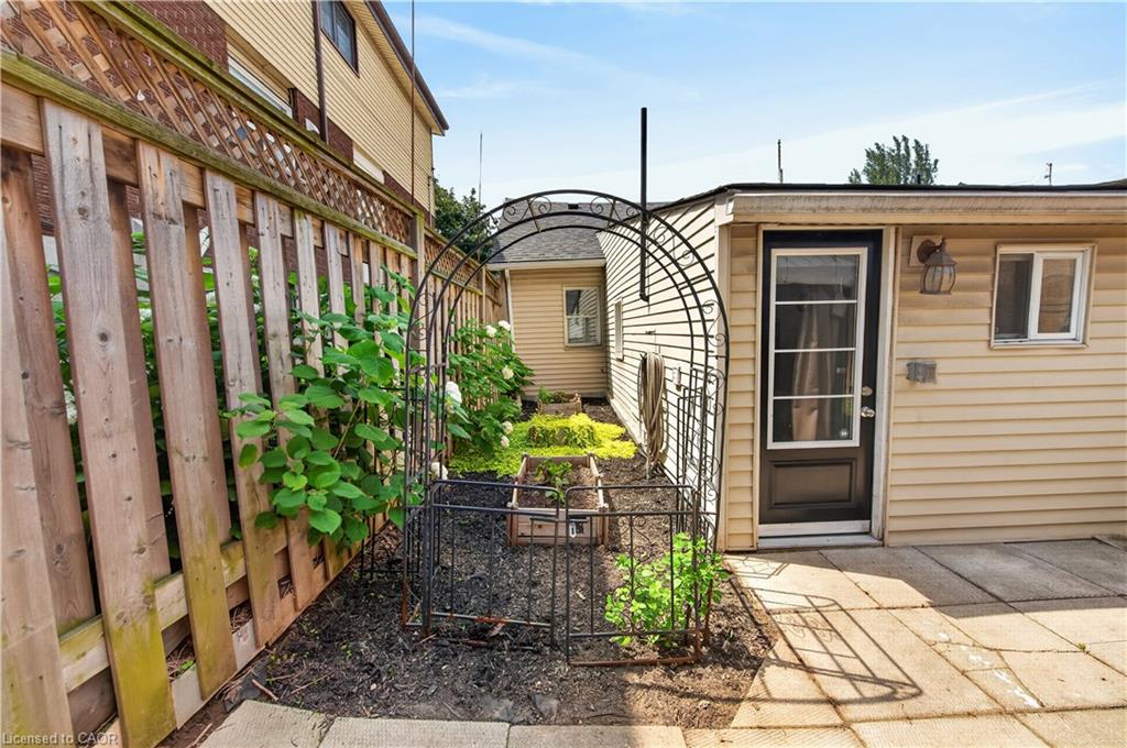 332 East Avenue N Property Photo 24