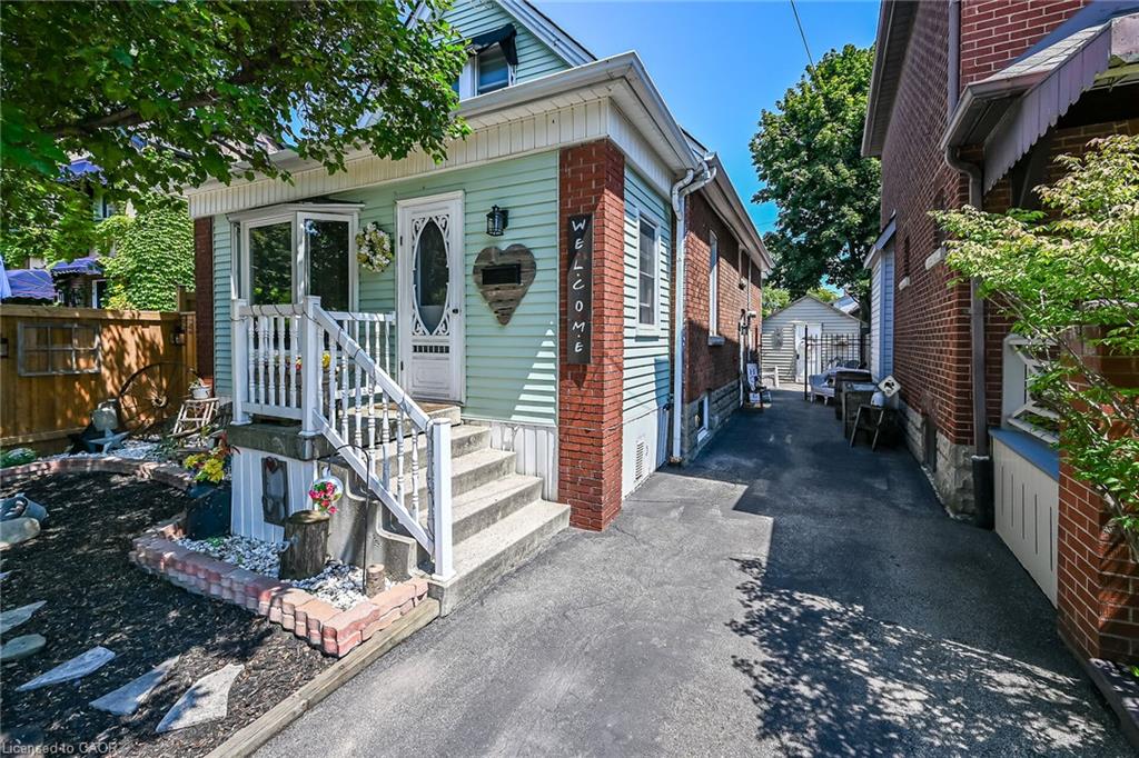 13 Paisley Avenue S Property Photo 1