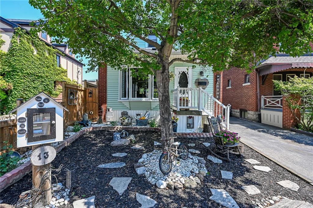 13 Paisley Avenue S Property Photo 2