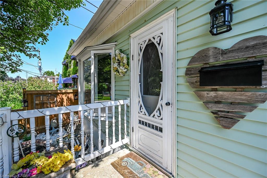 13 Paisley Avenue S Property Photo 3