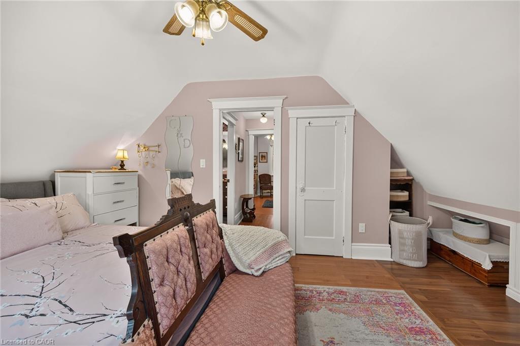 13 Paisley Avenue S Property Photo 24