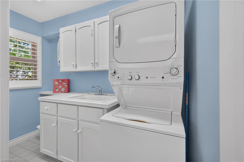112 Fairwood Place W Property Photo 37