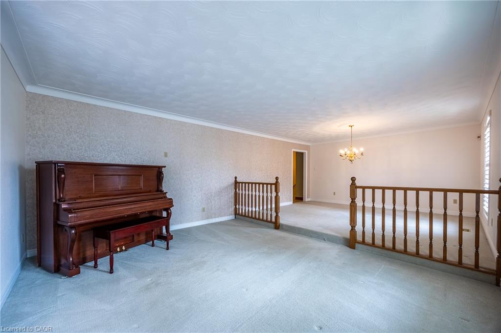 68 Royal Oak Drive Property Photo 5