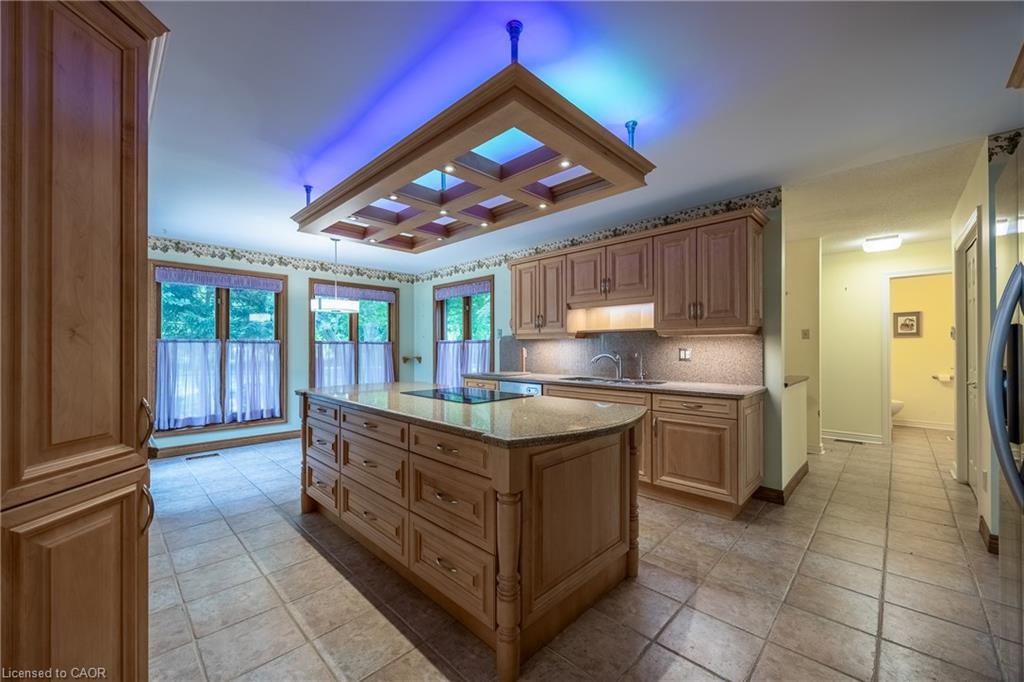 68 Royal Oak Drive Property Photo 9
