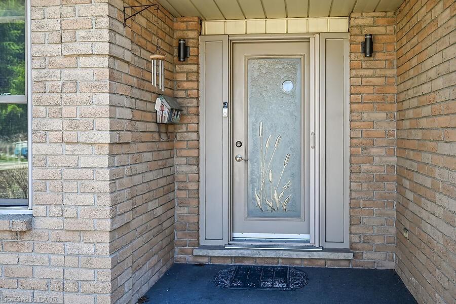 621 Tomahawk Crescent Property Photo 3