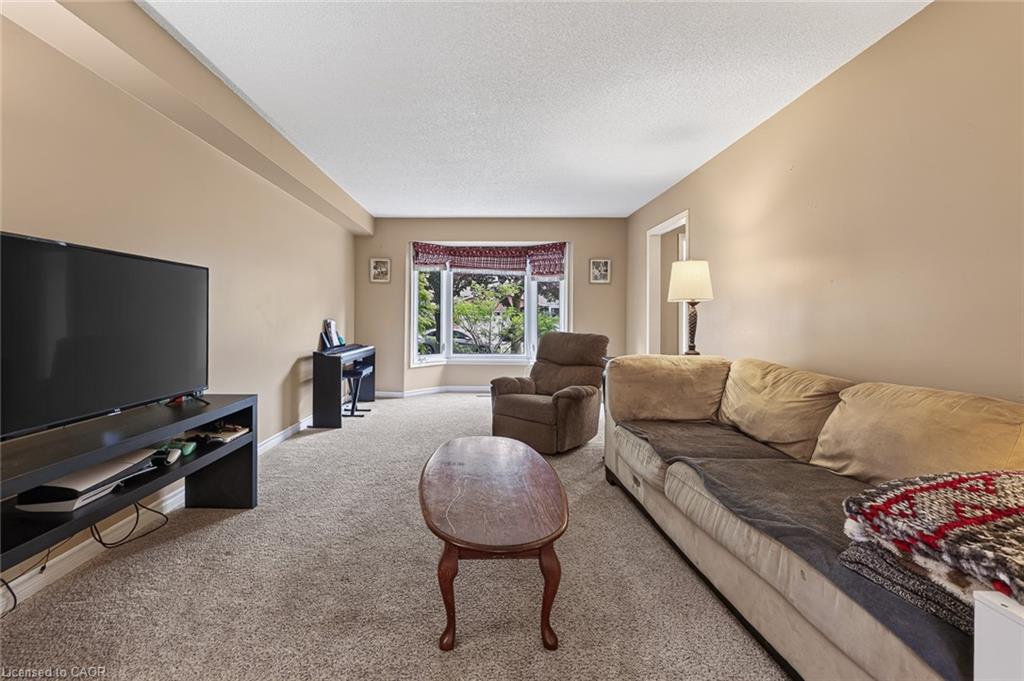 27 Sioux Crescent Property Photo 2