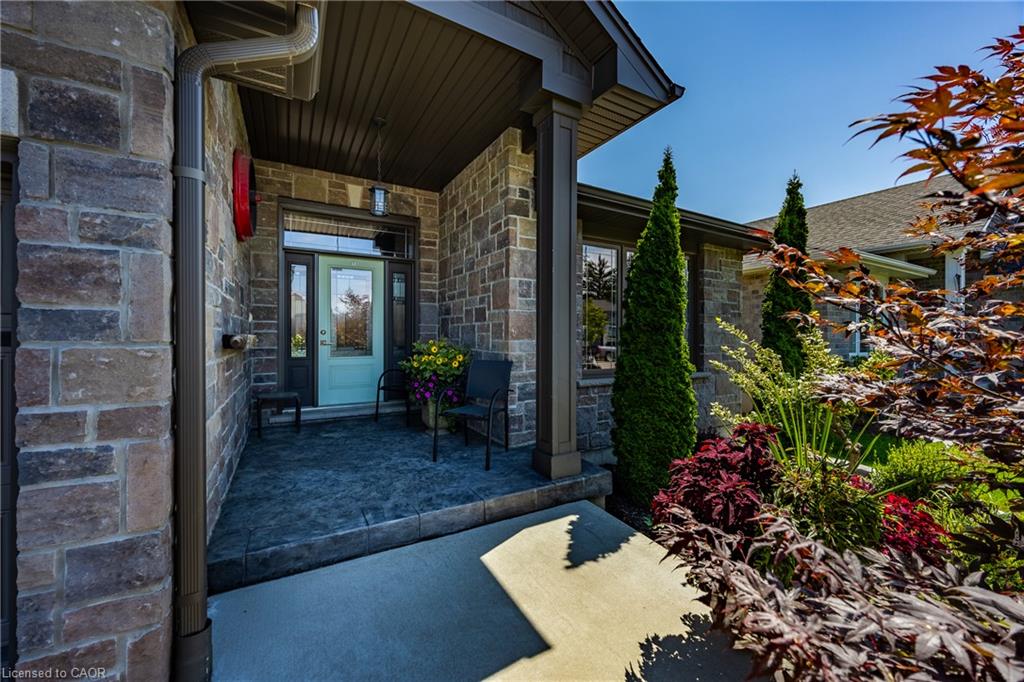 7 Stonebridge Place Property Photo 3