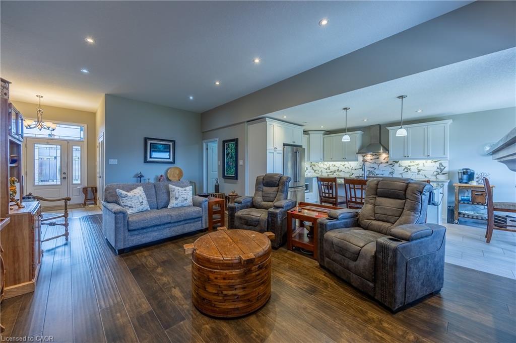7 Stonebridge Place Property Photo 6