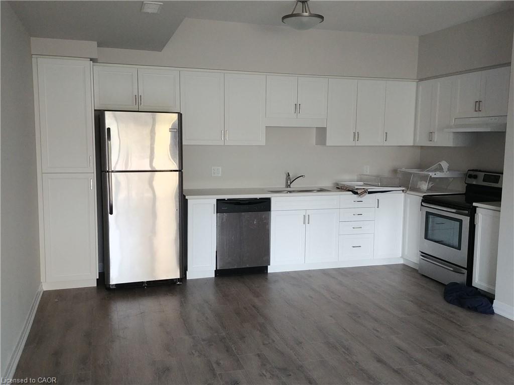 65 Progress Crescent Property Photo 2
