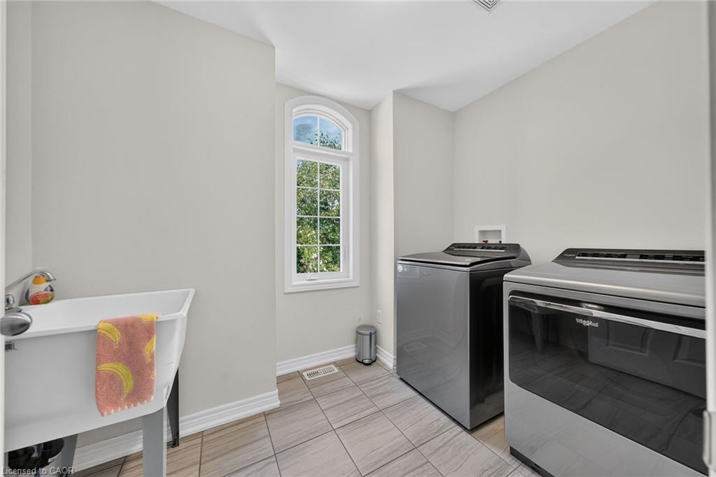 256 Moorland Crescent Property Photo 14