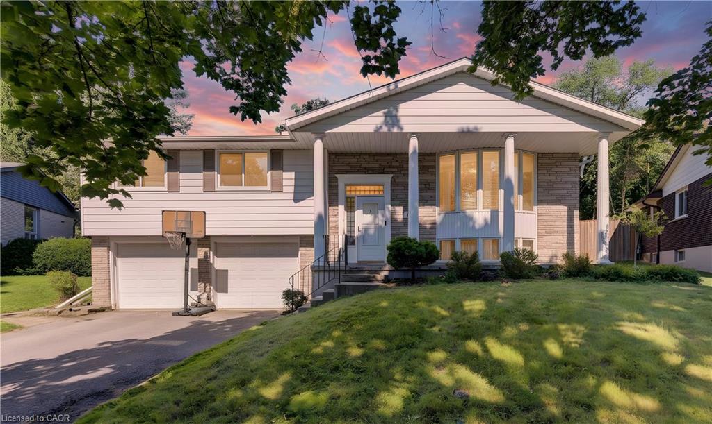 106 Autumn Hill Crescent Property Photo 1