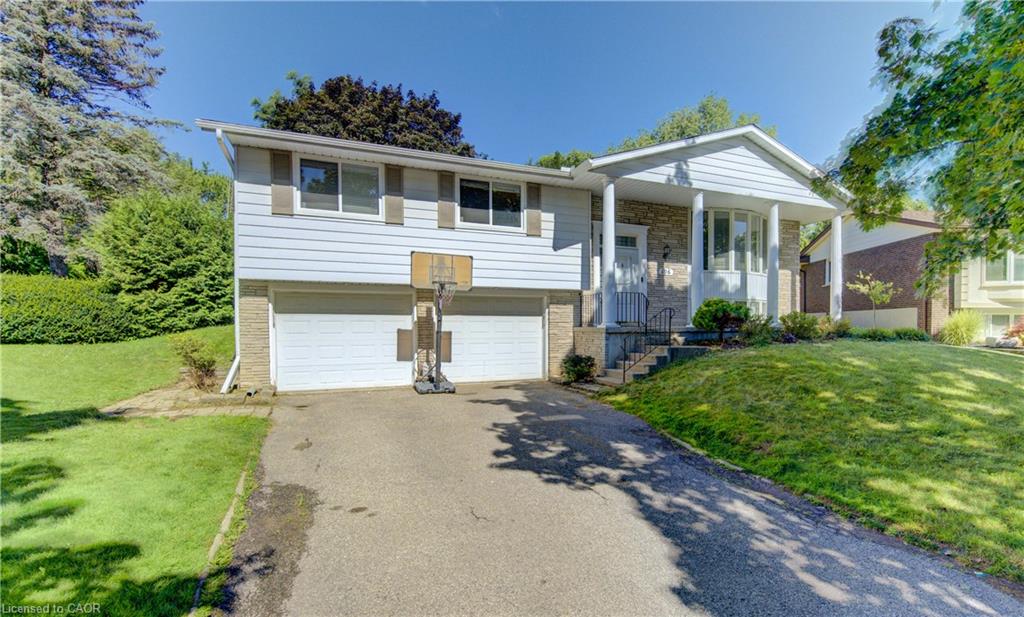 106 Autumn Hill Crescent Property Photo 3