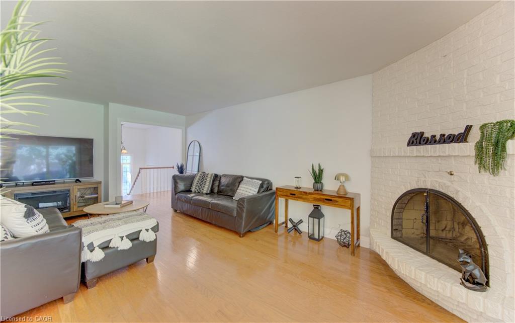 106 Autumn Hill Crescent Property Photo 10