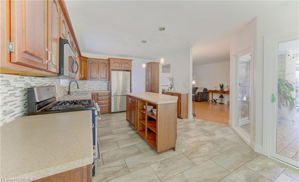 106 Autumn Hill Crescent Property Photo 12