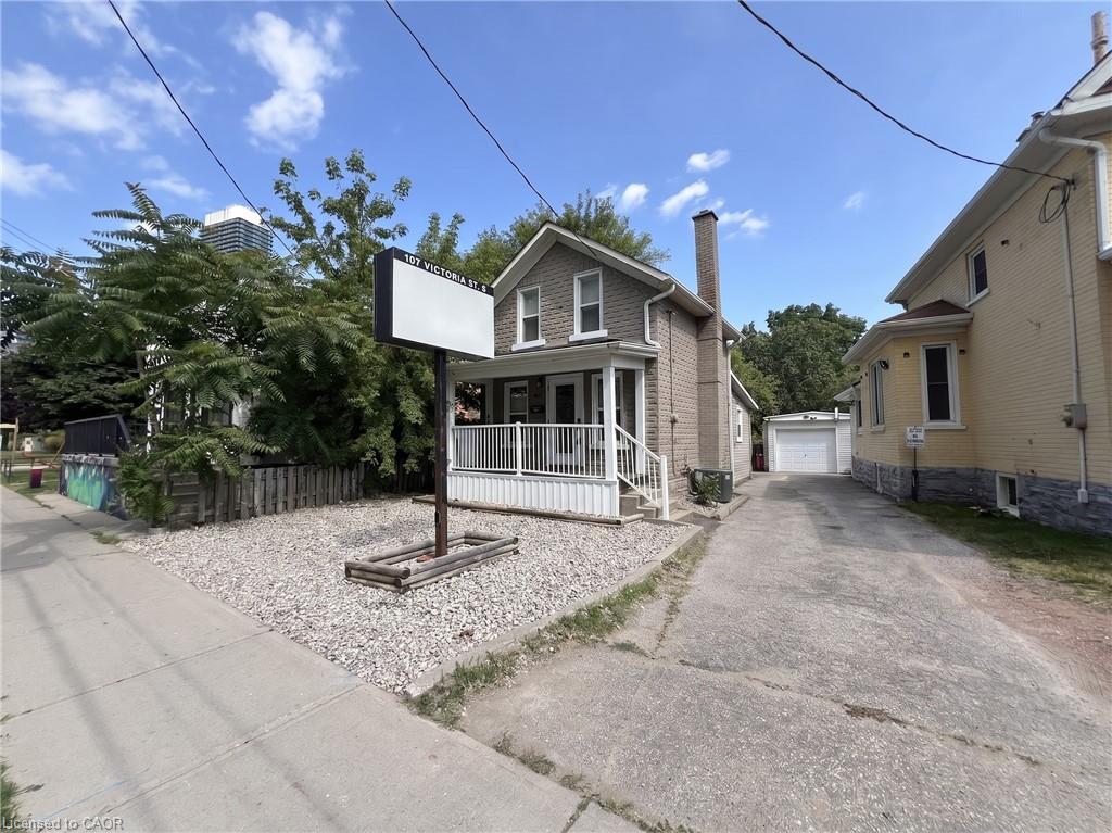 107 Victoria Street S Property Photo 1