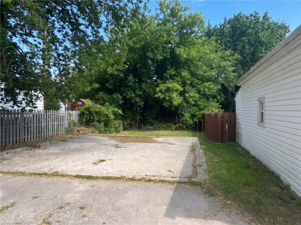 107 Victoria Street S Property Photo 2