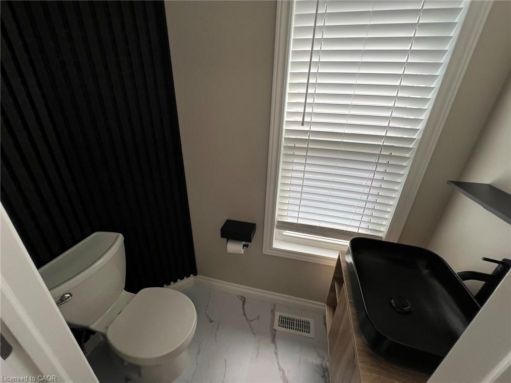 107 Victoria Street S Property Photo 6