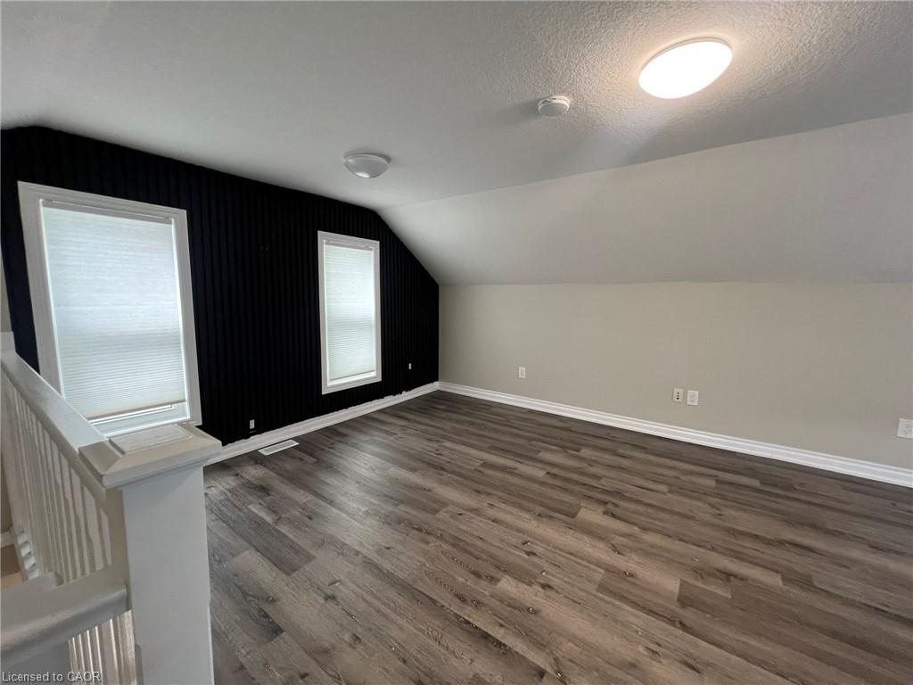 107 Victoria Street S Property Photo 7